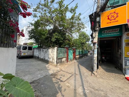 Bán nhà mặt tiền Đường 44, Phước Long A, ngang 20m, DT 286m2. Cạnh trường, Ga Metro cách 500M.